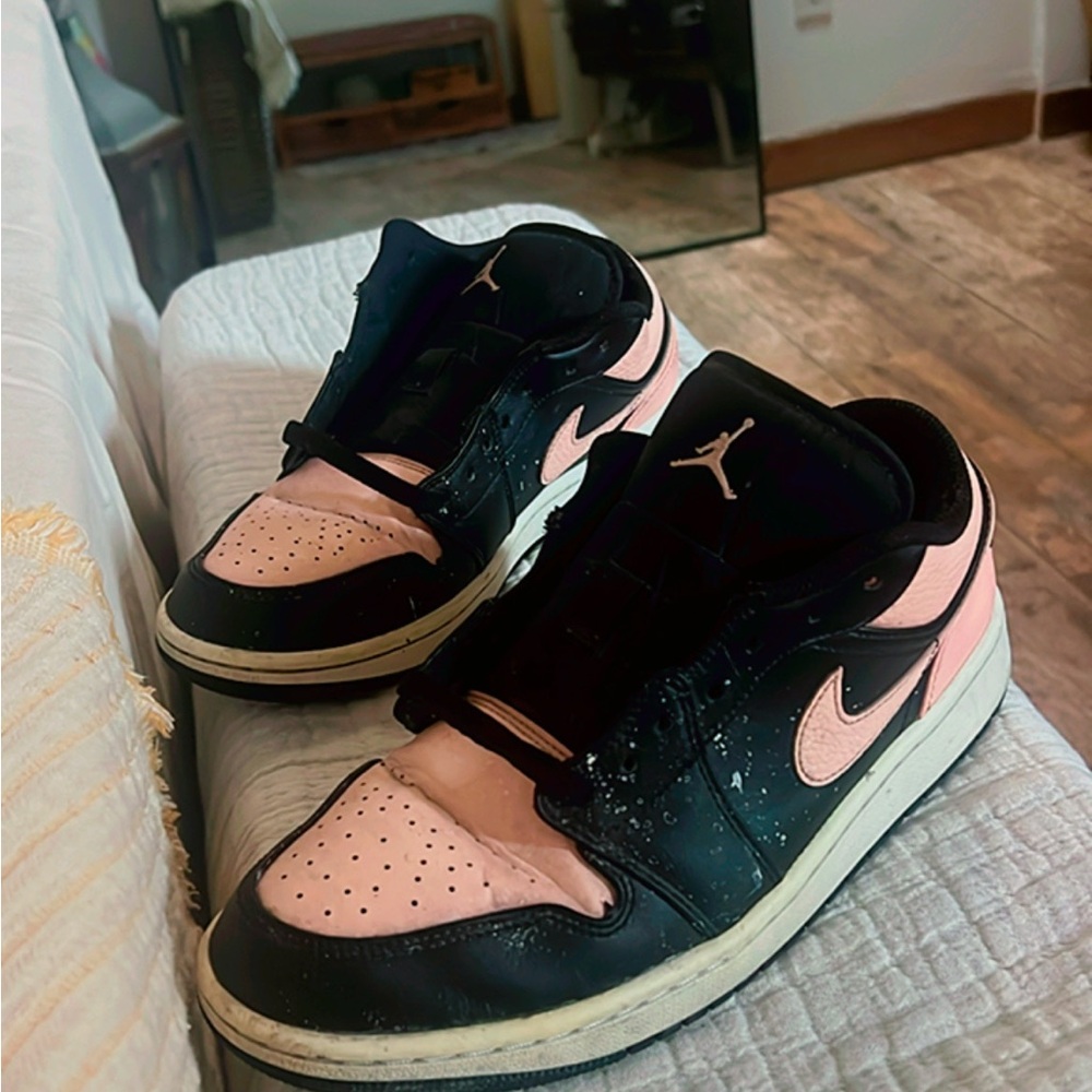 Nike Air Jordan 1 Low Crimson Tint Black and Pink Athletic Shoes sz 9.5 US